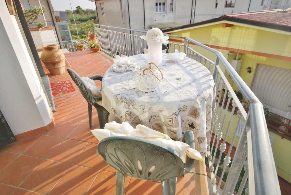 Raffinato Attico Vicino Al Mare Con Solarium Lido Di Камайоре Екстер'єр фото